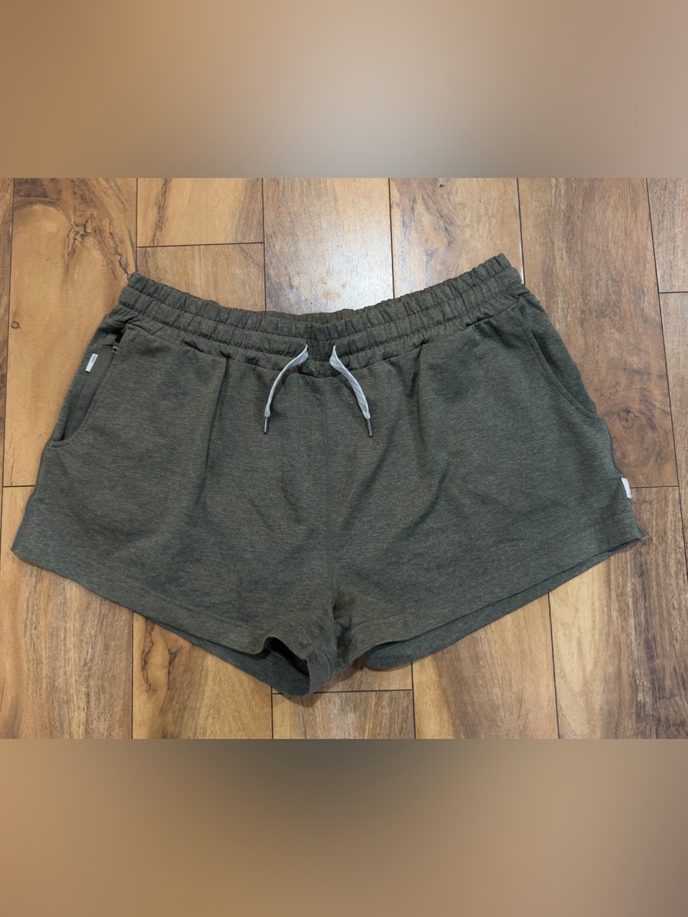 Vuori Halo Performance Short 2.0 Women’s Large Green DreamKnit 3” Athletic Gym